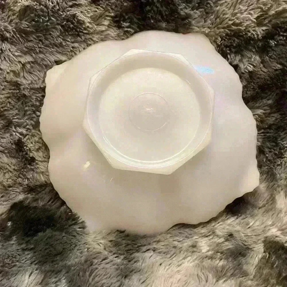 Vintage Anchor Hocking Milk Glass Grape Pattern Gold  Trim
Footed Bowl - Picture 4 of 11